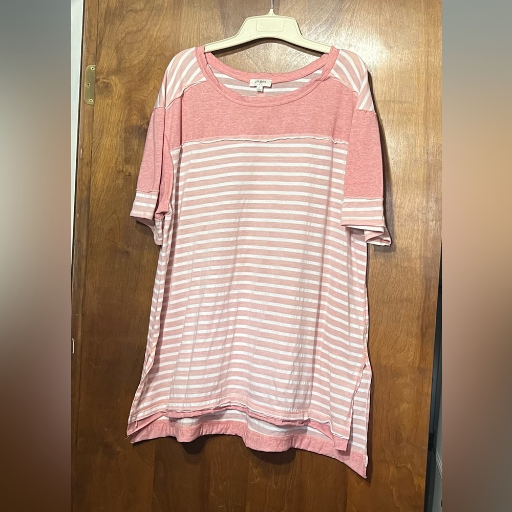 Umgee, distressed look, t-shirt/tunic, size L